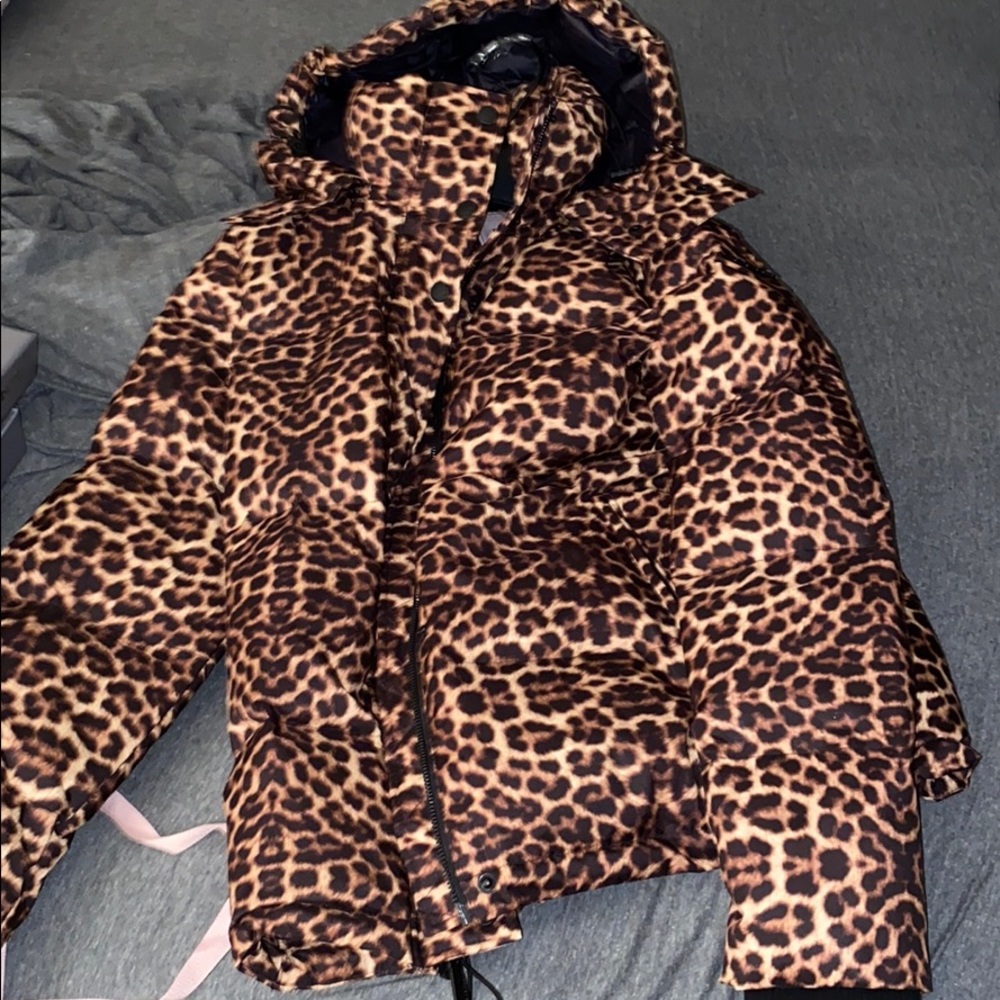 Leopard print BCBG puffer water resident jacket